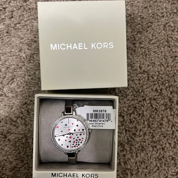 NWT MICHAEL KORS Watch- need batteries - Picture 4 of 7